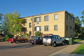 658 Greenbrier St in St. Paul, MN - Building Photo - Building Photo