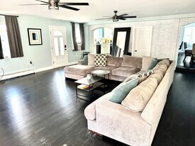 14386 Calvert St in Solomons, MD - Building Photo