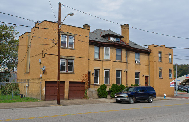 231-233 Bradford St in Charleston, WV - Foto de edificio - Building Photo