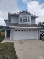 6351 Cottage Woods Dr in Milton, FL - Building Photo