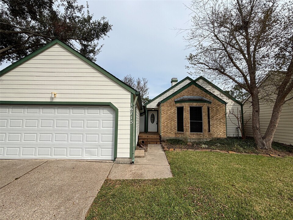 16715 Dale Oak Way in Houston, TX - Foto de edificio