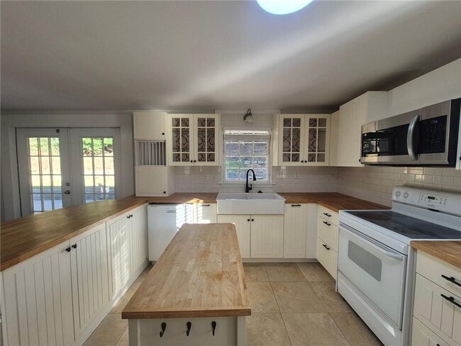 2264 Capehart Cir NE in Atlanta, GA - Building Photo - Building Photo