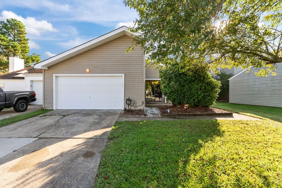 1216 Ferndale Ct in Virginia Beach, VA - Building Photo