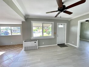 5610 Cleveland St in Hollywood, FL - Building Photo - Building Photo