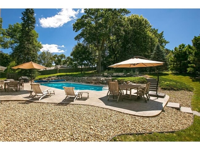 16119 Ringer Rd in Wayzata, MN - Building Photo - Building Photo