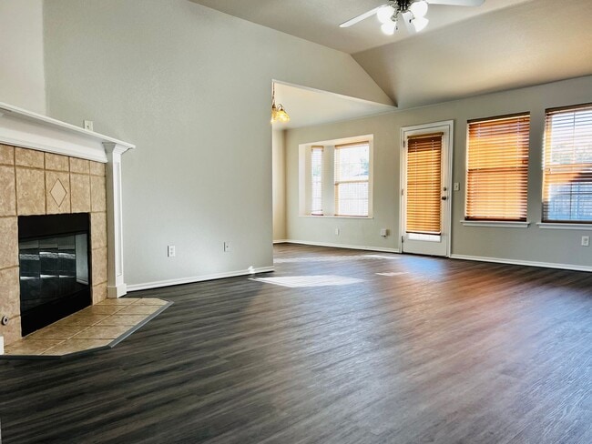 property at 1833 Creekside Dr