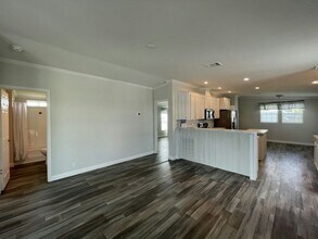 903 Desirade Ave E in Venice, FL - Building Photo - Building Photo