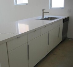 3660 SW 24th Ter in Miami, FL - Foto de edificio - Building Photo