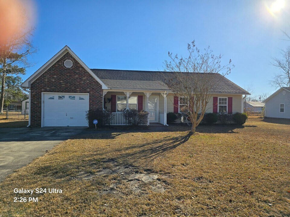 1804 Roy Ct in Newport, NC - Building Photo