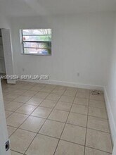 1074 NW 27th St in Miami, FL - Building Photo - Building Photo