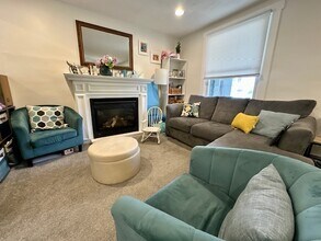 1652 Miriam St in Pittsburgh, PA - Building Photo - Building Photo