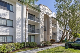 Marela Apartments in Pembroke Pines, FL - Building Photo - Building Photo