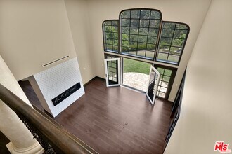 1036 El Medio Ave in Los Angeles, CA - Building Photo - Building Photo