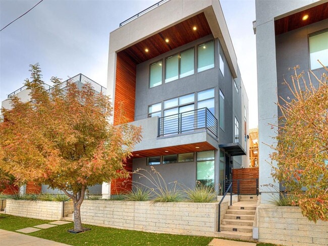 825 NW 6th St in Oklahoma City, OK - Building Photo - Building Photo