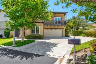 2260 Buss Ln in Tustin, CA - Building Photo