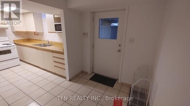 112 Trafalgar Square in Vaughan, ON - Building Photo - Building Photo