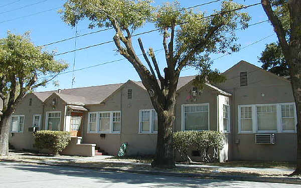 26 W Highland Ave in Tracy, CA - Building Photo