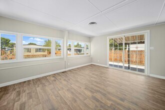 3300 15th St W in Rosamond, CA - Foto de edificio - Building Photo