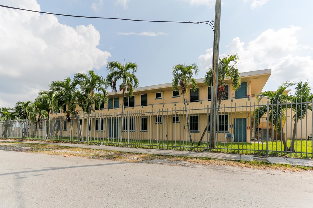 Newberg in Miami, FL - Foto de edificio