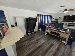 1001 N Lakeshore Blvd in Howey In The Hills, FL - Building Photo - Building Photo