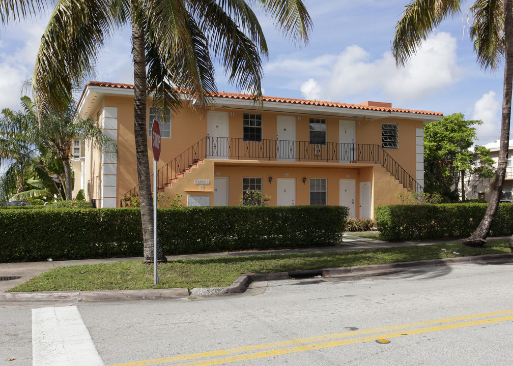 1302 S Douglas Rd in Coral Gables, FL - Building Photo