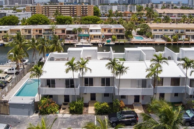 3807 NE 166th St in North Miami Beach, FL - Building Photo - Building Photo