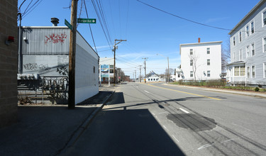 158 Willow St in Manchester, NH - Building Photo - Building Photo