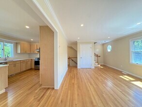 300 Adams St, Unit 300 in Newton, MA - Building Photo - Building Photo