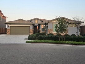 1306 Rdg Crk Ests Wy in Dinuba, CA - Building Photo