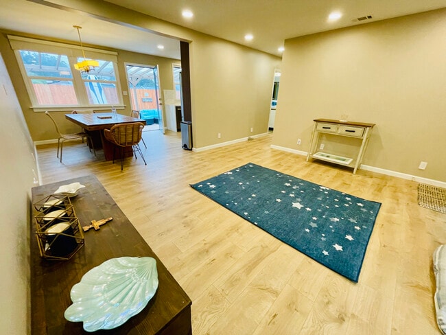 928 Serena Dr in Pacifica, CA - Foto de edificio - Building Photo