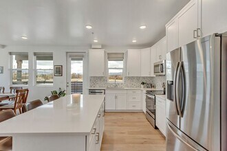 8392 Sky Mirror Ln in Sandy, UT - Building Photo - Building Photo