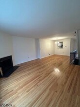 181 Long Hill Rd in Little Falls, NJ - Foto de edificio - Building Photo