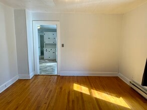 90 Oak St, Unit 2 in Plattsburgh, NY - Building Photo - Building Photo