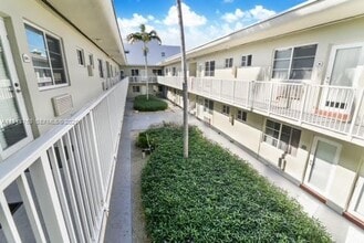 6930 Rue Versailles Dr in Miami Beach, FL - Building Photo - Building Photo