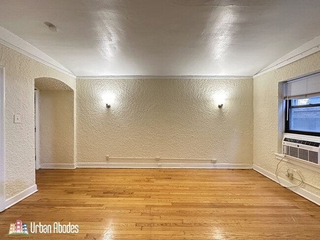 557 W Arlington Pl, Unit A08C in Chicago, IL - Foto de edificio - Building Photo