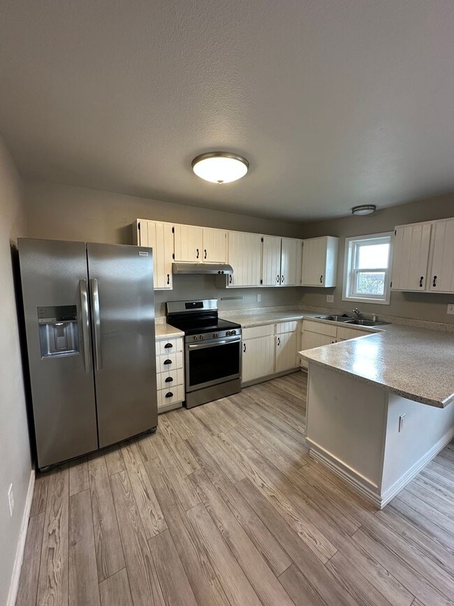 property at 4951 Atlantic Dr