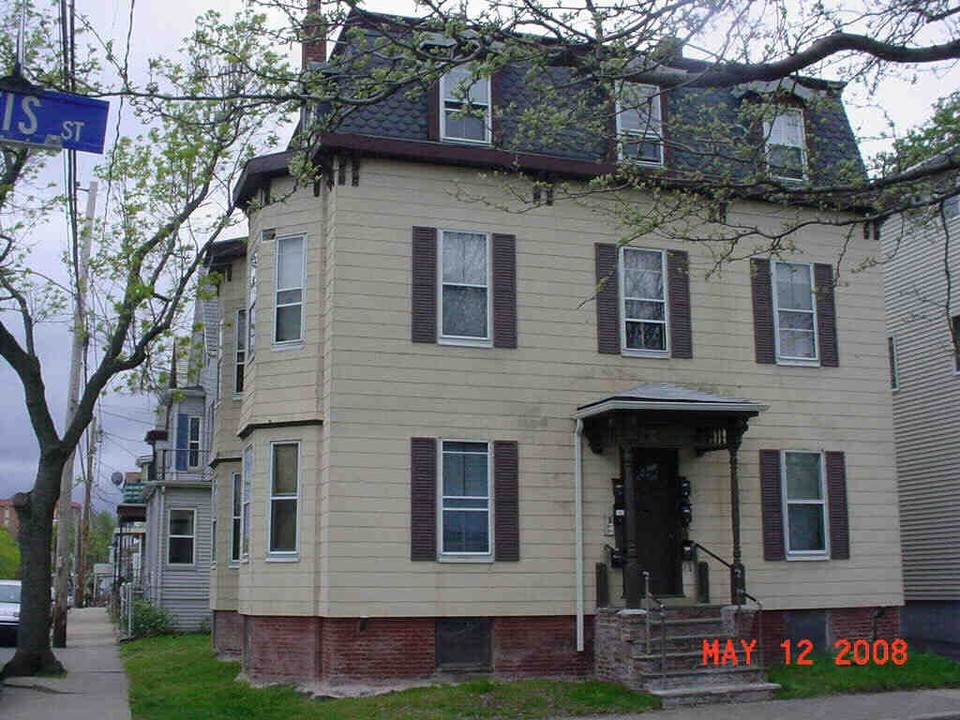 56 Otis St in Somerville, MA - Building Photo