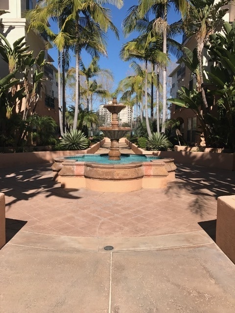 680 Camino De La Reina in San Diego, CA - Foto de edificio - Building Photo