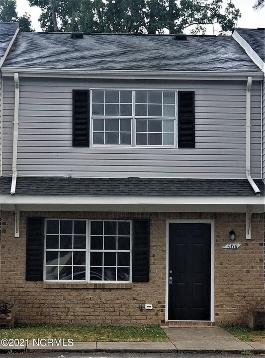 504 Myrtlewood Cir in Jacksonville, NC - Building Photo