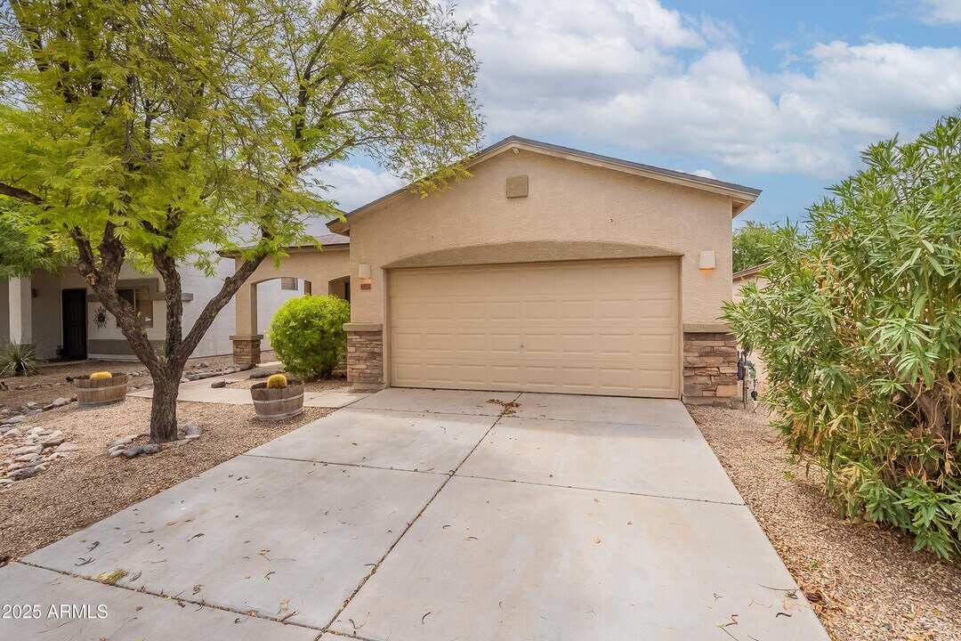 1921 E Desert Moon Trail in San Tan Valley, AZ - Building Photo