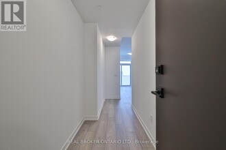 498-2498 Caldari Rd in Vaughan, ON - Building Photo - Building Photo