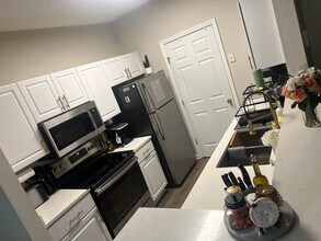 304 Spring Heights Ln in Smyrna, GA - Building Photo - Building Photo