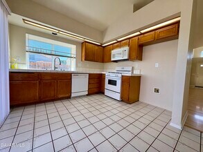 37660 Cardiff St in Palmdale, CA - Building Photo - Building Photo