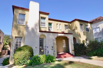2021 N Vermont Ave in Los Angeles, CA - Building Photo - Building Photo