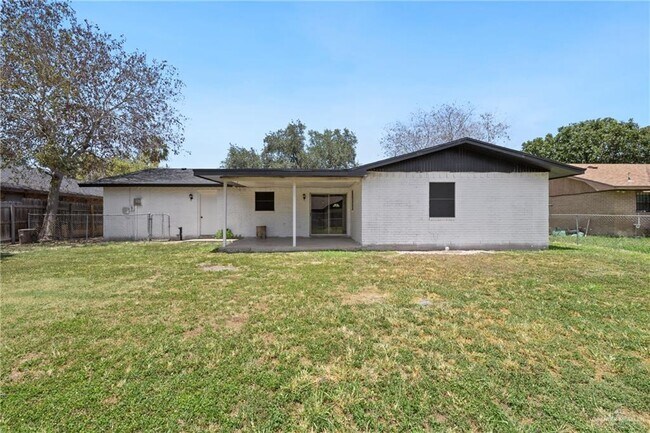 1925 W Iris Ave in McAllen, TX - Building Photo - Building Photo
