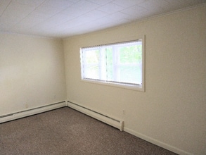 261 S Riverside Rd, Unit B in Highland, NY - Building Photo - Building Photo