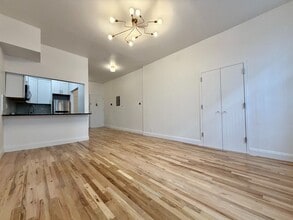 346 W 52nd St in New York, NY - Building Photo - Building Photo