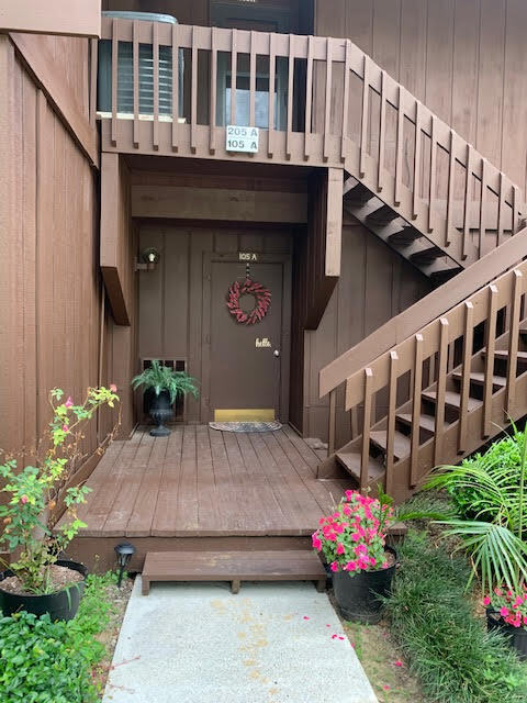 property at 105 Molokai Vlg