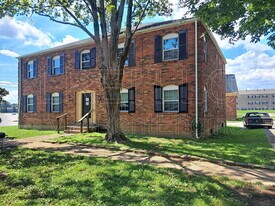 4405 Landside Dr in Louisville, KY - Building Photo