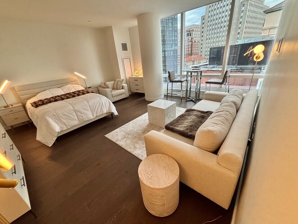 430 Stuart St in Boston, MA - Building Photo
